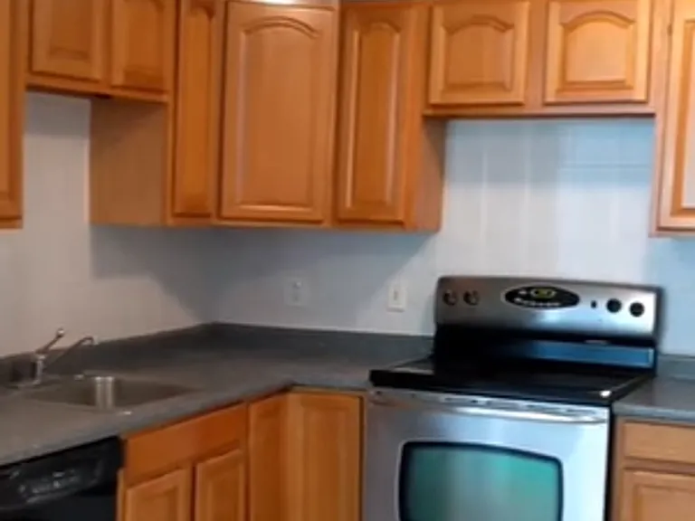 16 Riverside St #32 — Photo 3