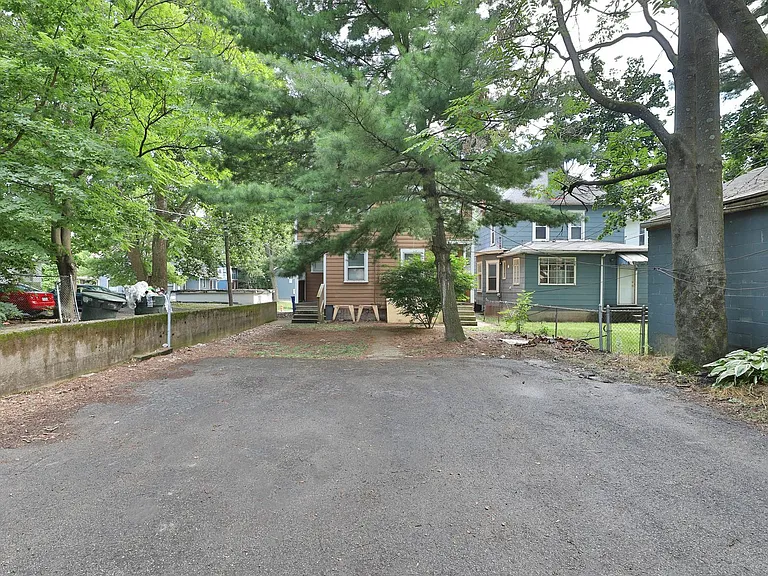 248 E Patterson Ave — Photo 16