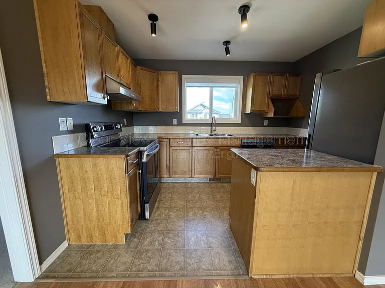 153 Silkstone Rd W #2 — Photo 6