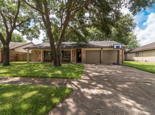 1816 Meadow Creek Dr, Pearland, TX 77581