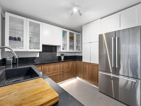 5th image of 1059 Eucalyptus Ave