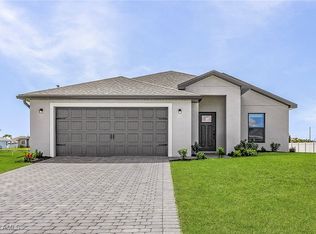 813 Rue Labeau Cir, Fort Myers, FL 33913