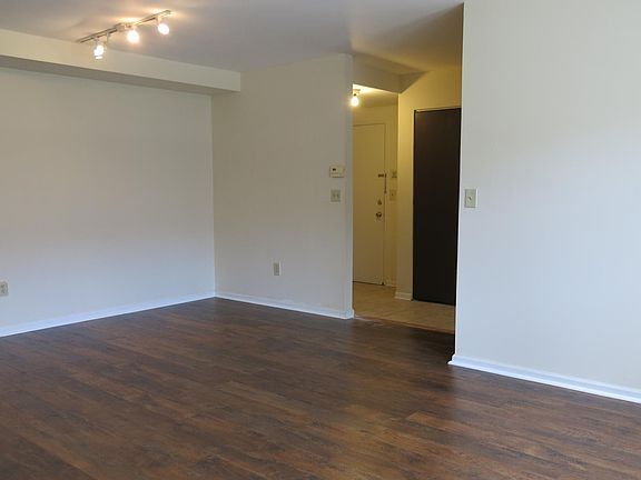5th image of 1220 Whitney Ave Unit 2A
