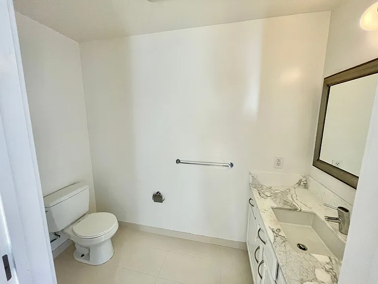 638 19th St #11 — Photo 22