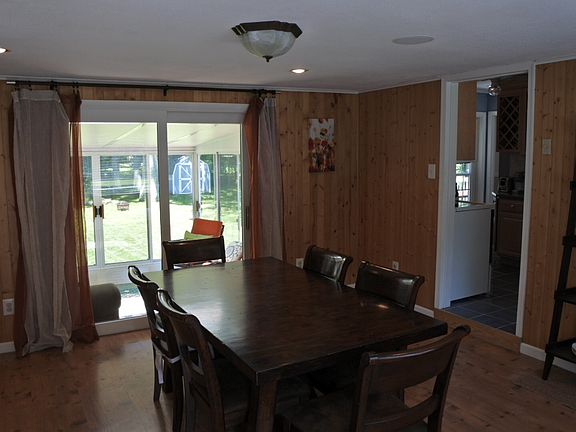4th image of 10 Brookwood Dr