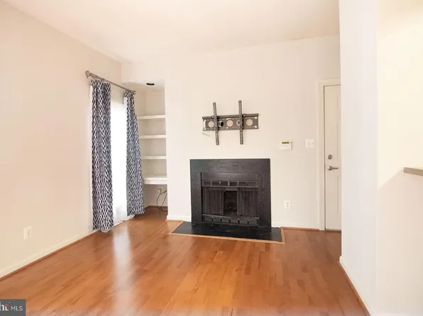 3908 Penderview Dr APT 628, Fairfax, VA 22033