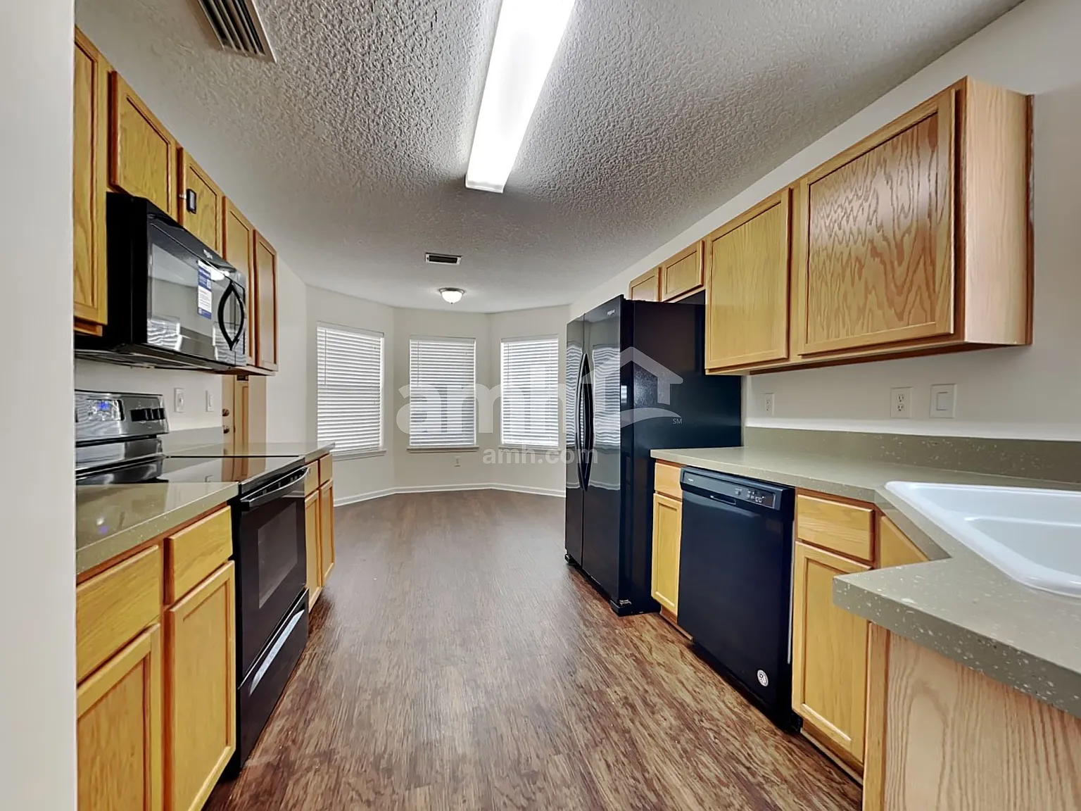 3 bed, 2.0 bath, 1553 sqft, $2,275 — Photo 4