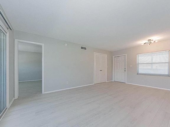 4th image of 2545 Indian River Blvd #5