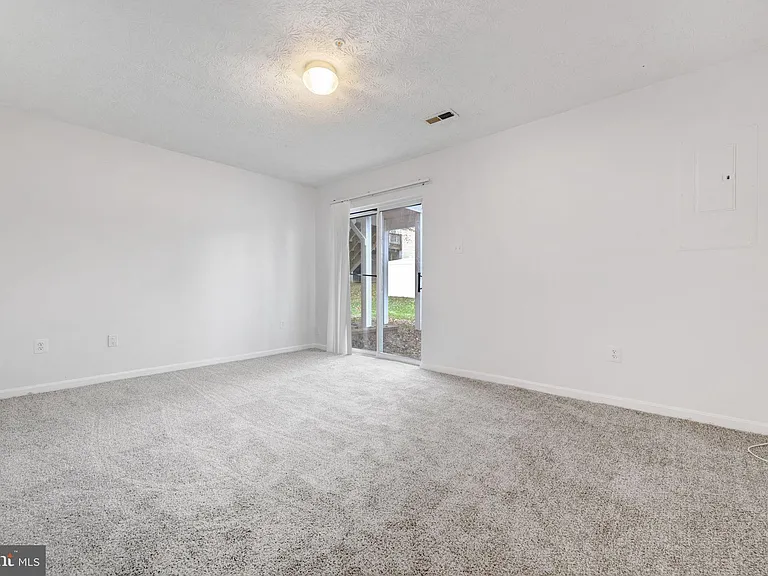 2406 Lemontree Ln — Photo 17