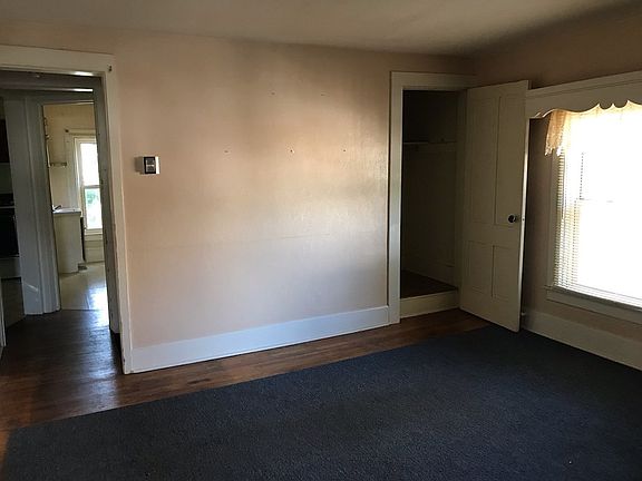 4th image of 134 E 11th St