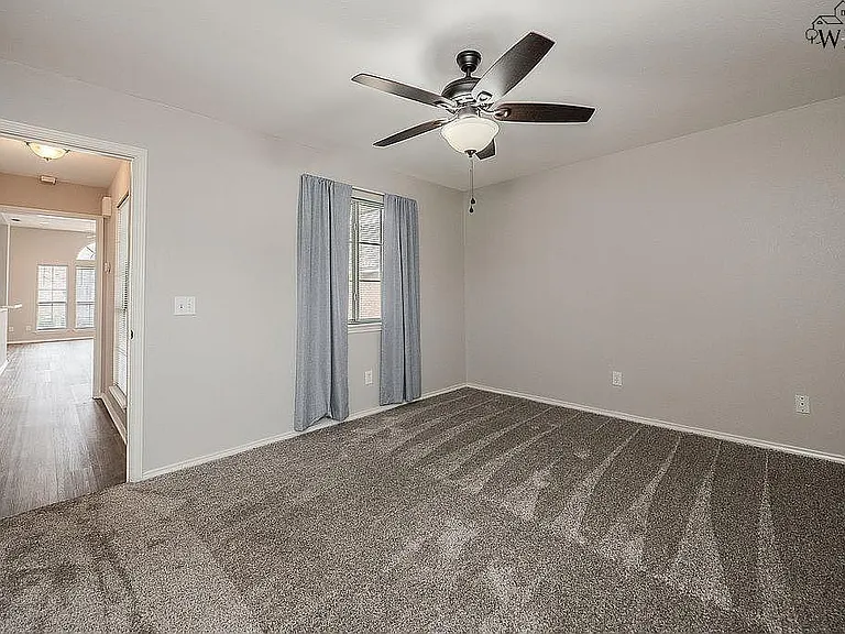 4009 Kingsbury Dr — Photo 12