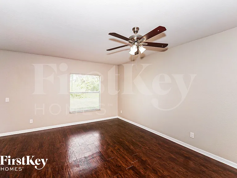 5210 Prime Ter — Photo 3