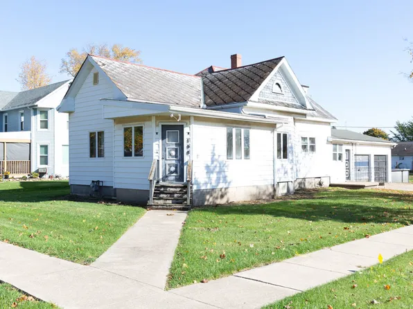 108 S Jackson St, Flanagan, IL 61740