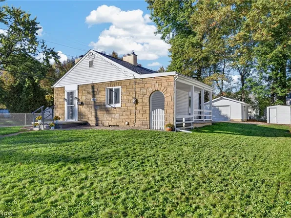 1022 Packard Dr, Akron, OH 44320
