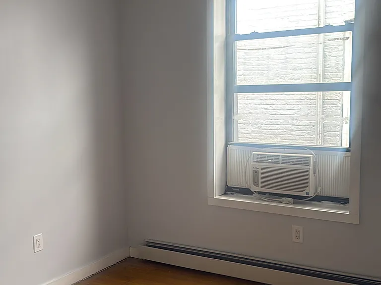 1110 Fteley Ave #2R — Photo 9