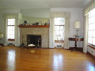 4th image of 133 Danbury Dr