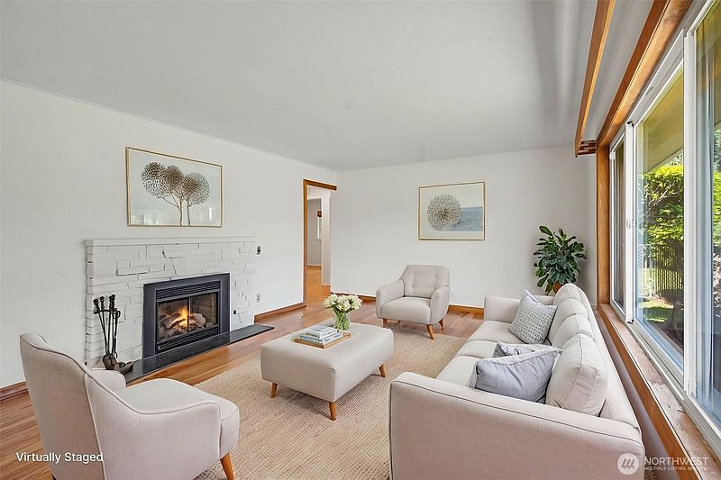 2nd image of 10749 30th Ave NE