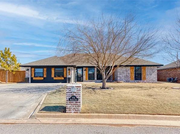 104 Woodridge Dr, Elk City, OK 73644