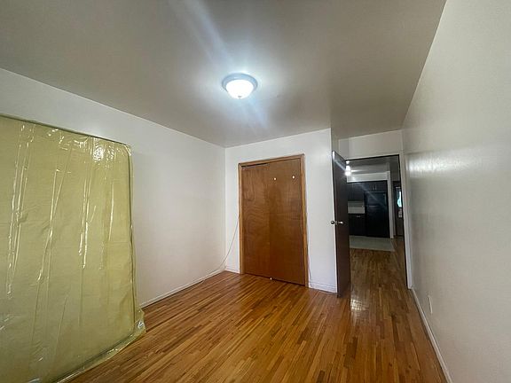 4th image of 3039 Linden Pl Fl 1