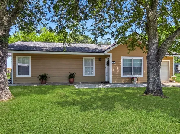 82 Bayou Dr, Port Lavaca, TX 77979