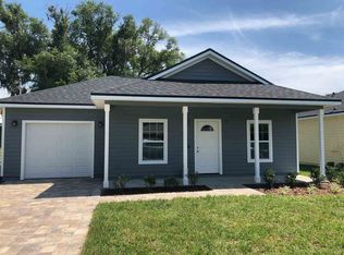 215 W Vivian Dr, Hastings, FL 32145