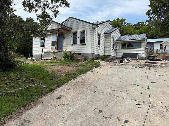 3rd image of 492 Warren St