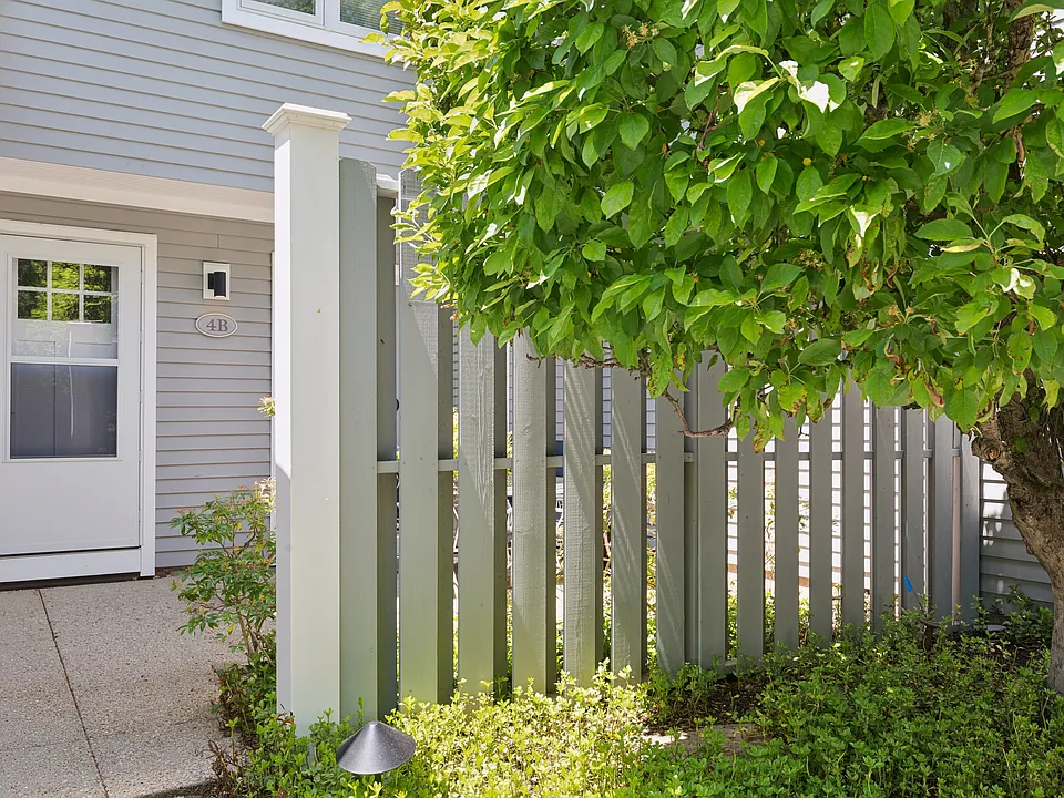 196 Treescape Dr #4B