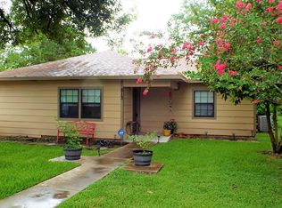 513 Farrer St, Angleton, TX 77515