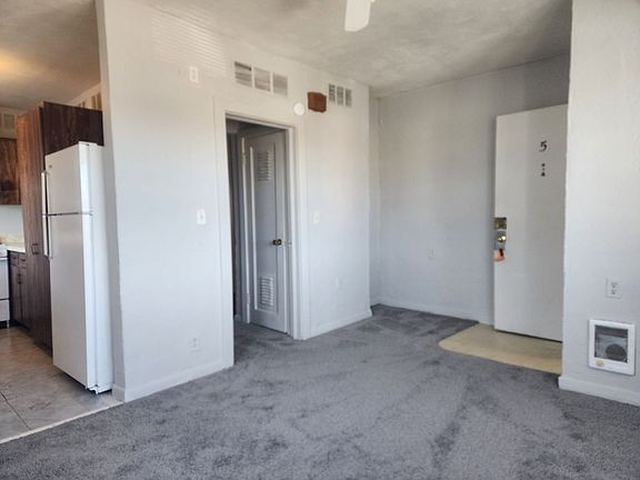 3rd image of 218-222 Oleander Ave #222-5