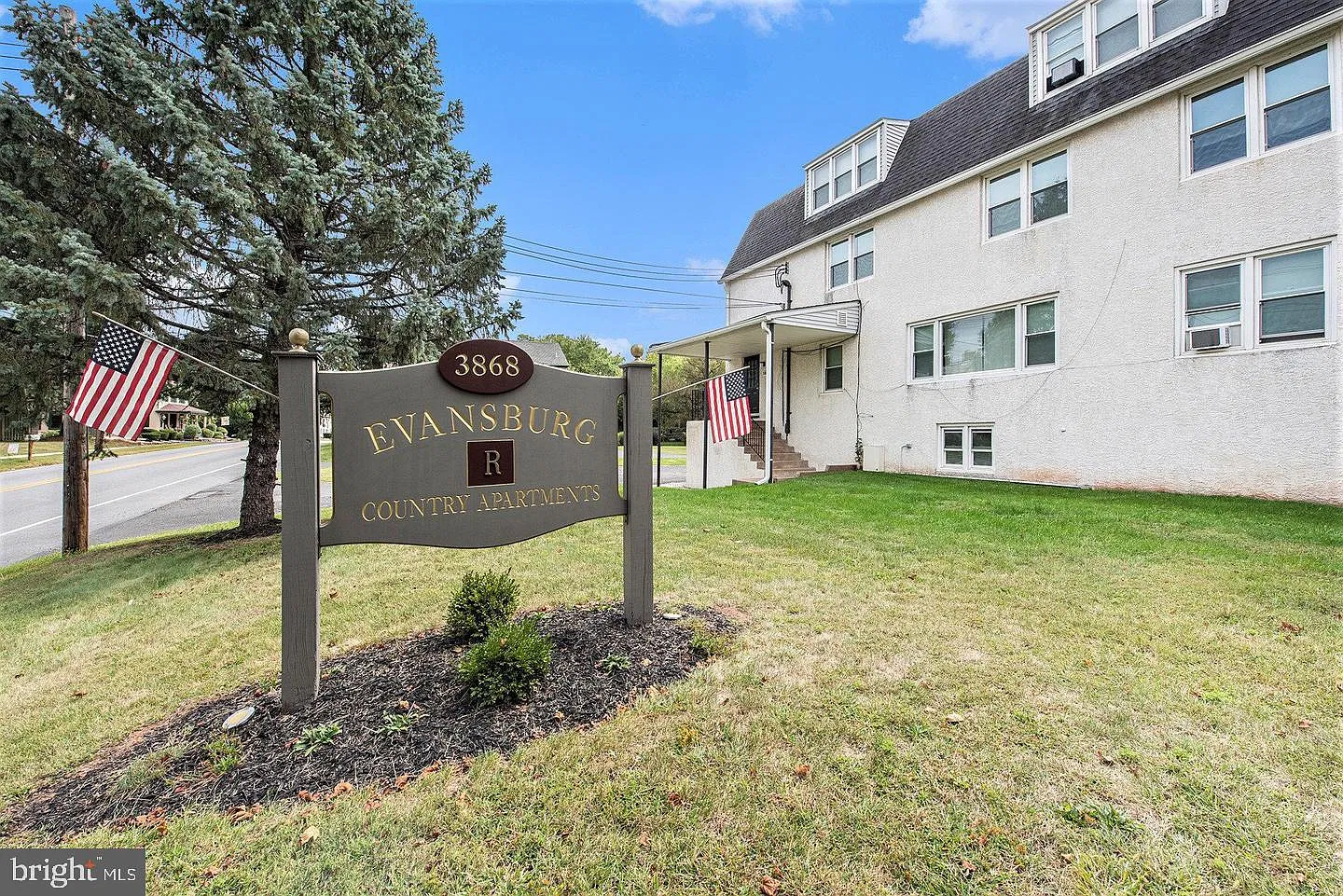 2 bed, 1.0 bath, 1050 sqft, $1,590 — Photo 1