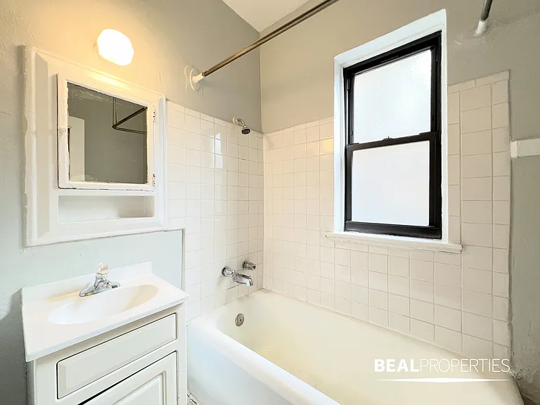 4614 North Paulina — Photo 10