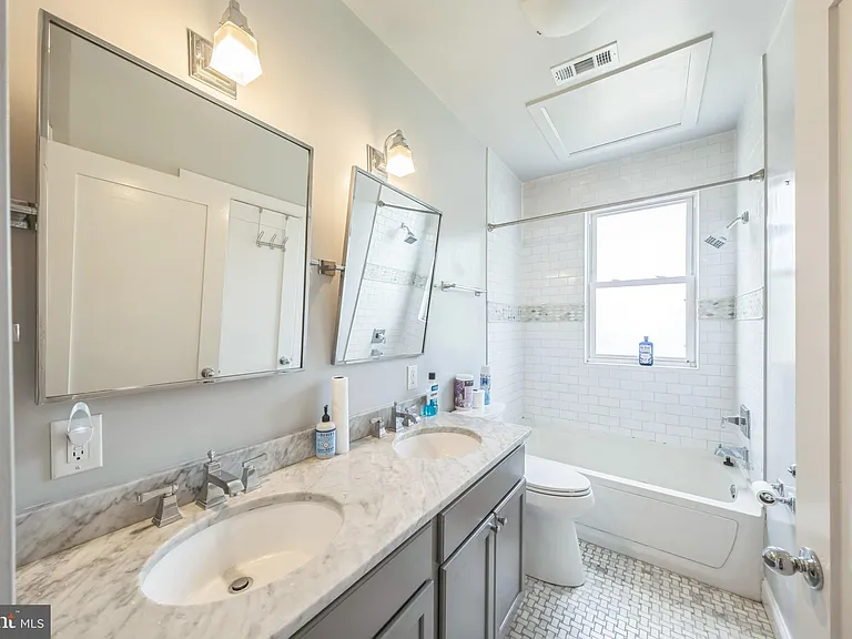 723 K St NE — Photo 15
