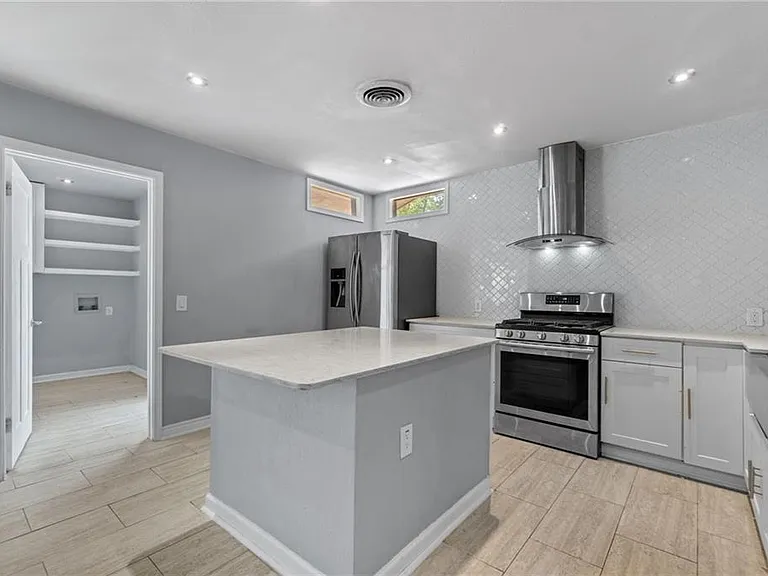 2105 Fortview Rd — Photo 12
