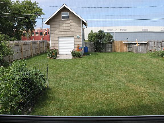 3rd image of 575 Sheldon Ave SE