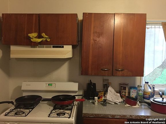 3rd image of 523 Golden Crown Dr