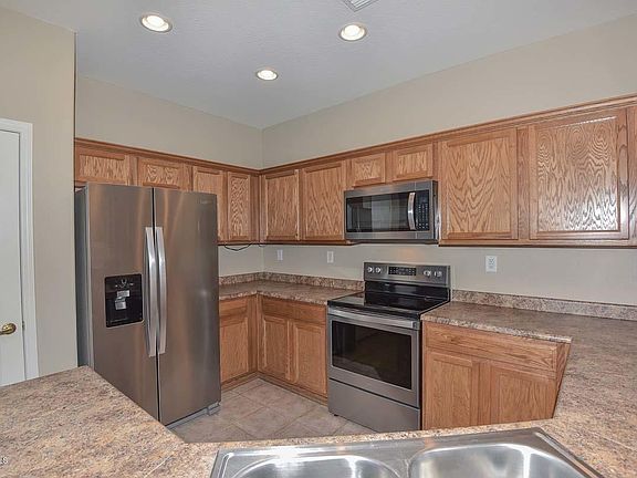 4th image of 1637 W Kuralt Dr