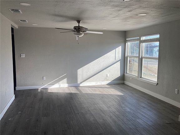 2nd image of 600 W Saint Marys St