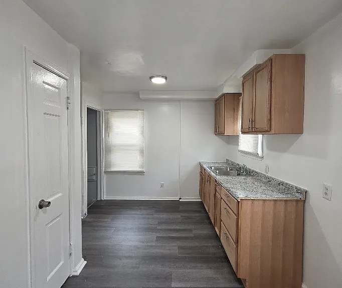 18472 Meyers Rd — Photo 8