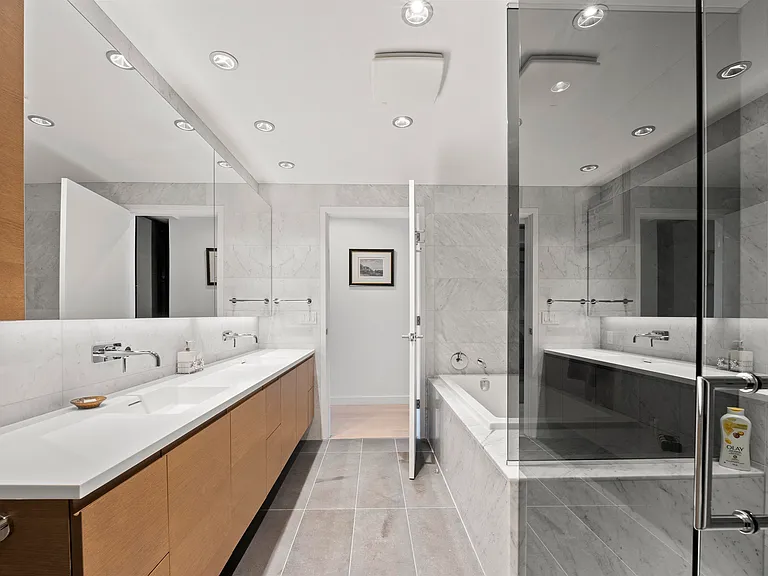 1289 Hornby St #4X10 — Photo 13
