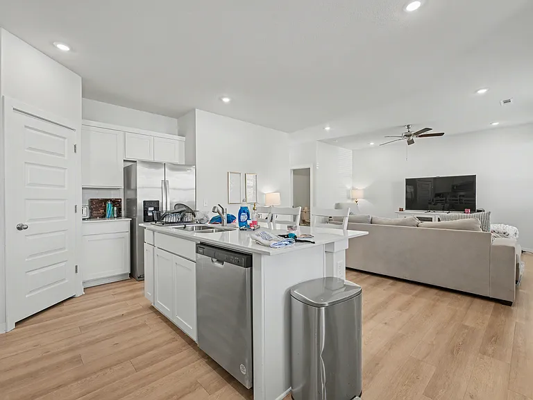 4885 Triangle St — Photo 5
