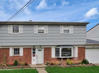 617 Nimrod Ct, North Babylon, NY 11703