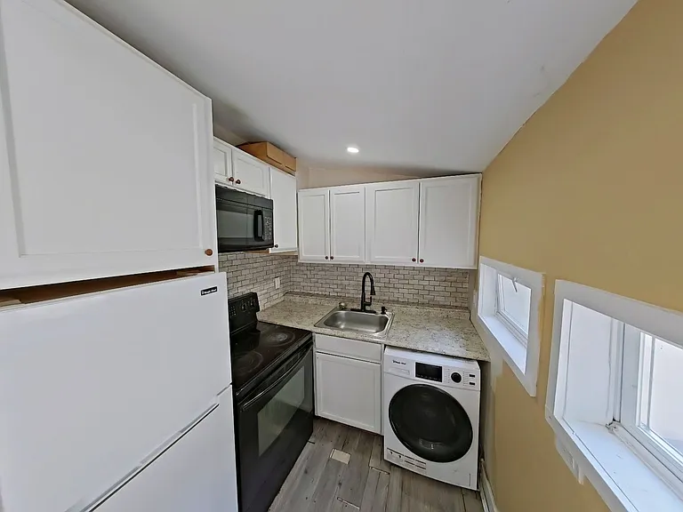 126 N 53rd St — Photo 3