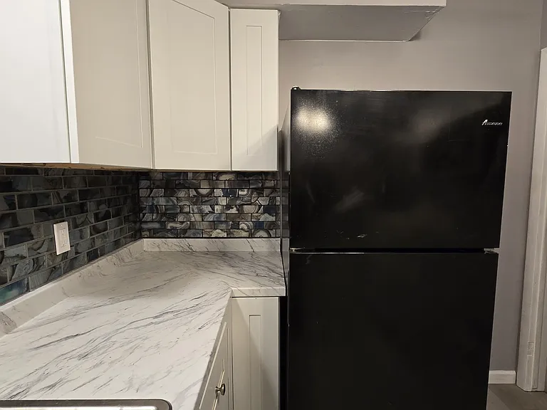 805 E Hemphill Rd — Photo 13