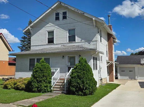 300 Chestnut St SE, Elkader, IA 52043