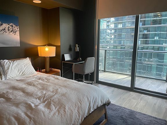 Master bedroom - can accommodate king size bed easily