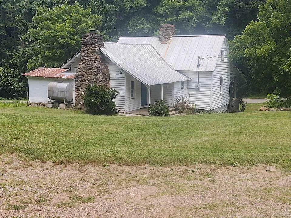 1090 Dix Creek Rd