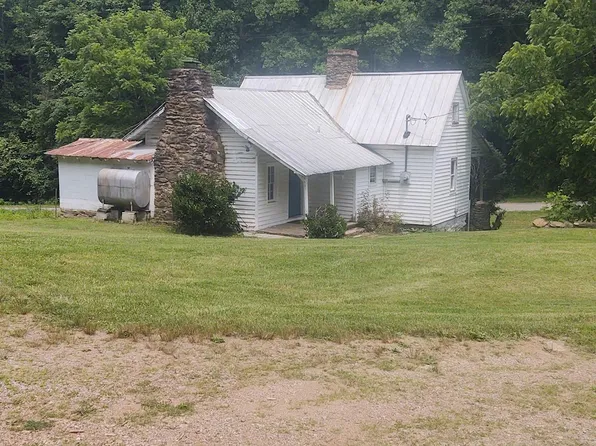 1090 Dix Creek Rd, Canton, NC 28716