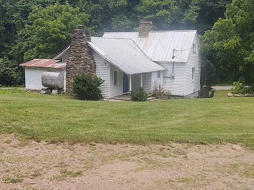 1090 Dix Creek Rd Photo 1