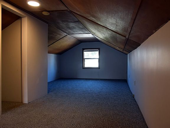 3rd image of 605 W Memorial Dr