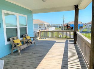 990 Palm Ridge Dr, Crystal Beach, TX 77650